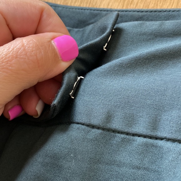 NEW!! GREY, BADGLEY MISCHKA size 8 bell bottom pants - Picture 3 of 13